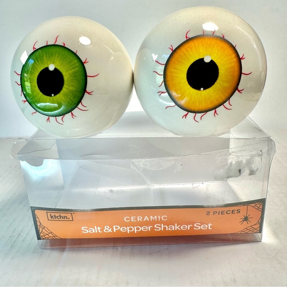 NIB Ceramic Eyeball Salt & Pepper Shakers Great For Halloween Season